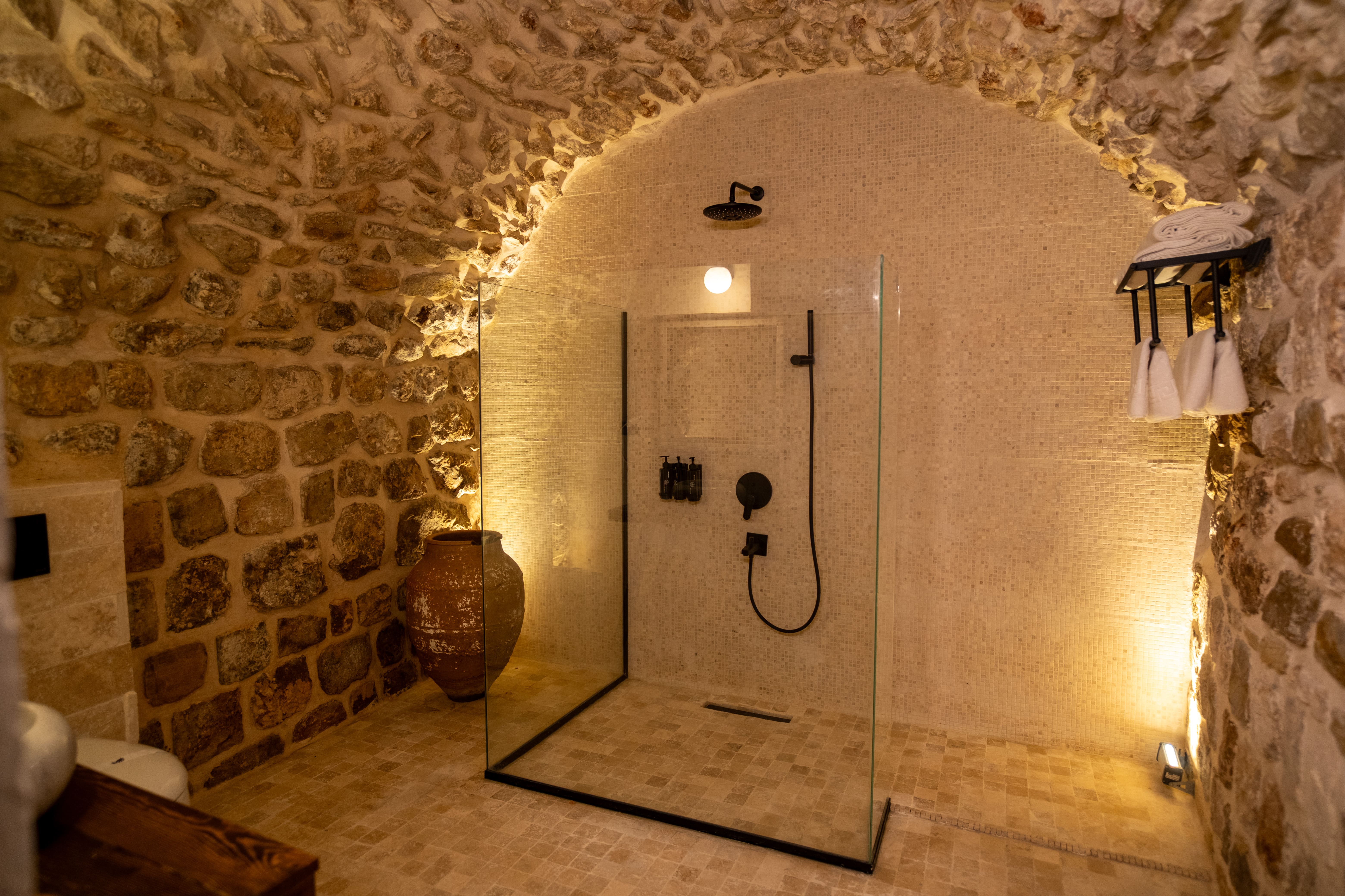 Taş Oda, Avlu Manzaralı