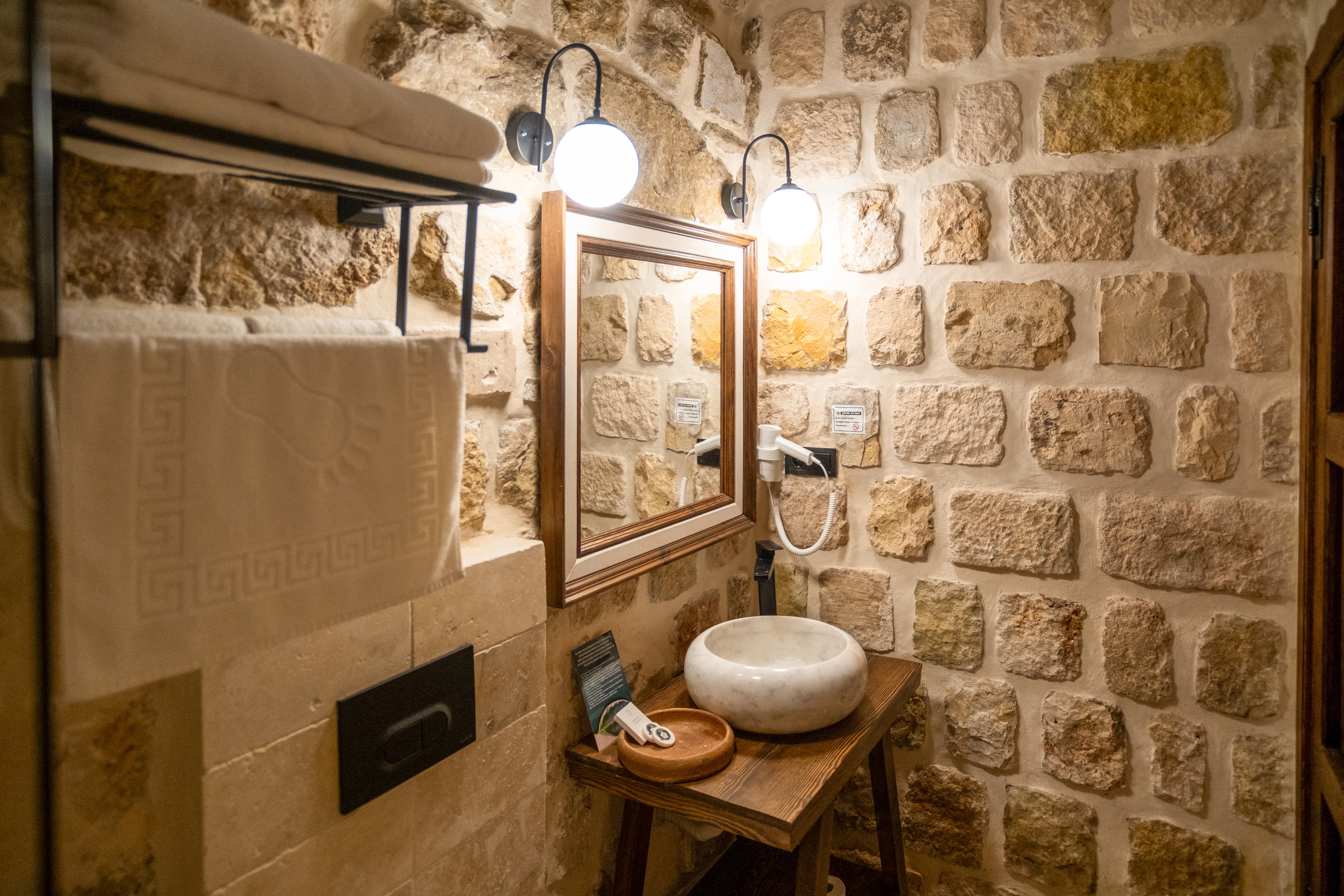 Standart Oda – Şehir Manzaralı Taş Oda