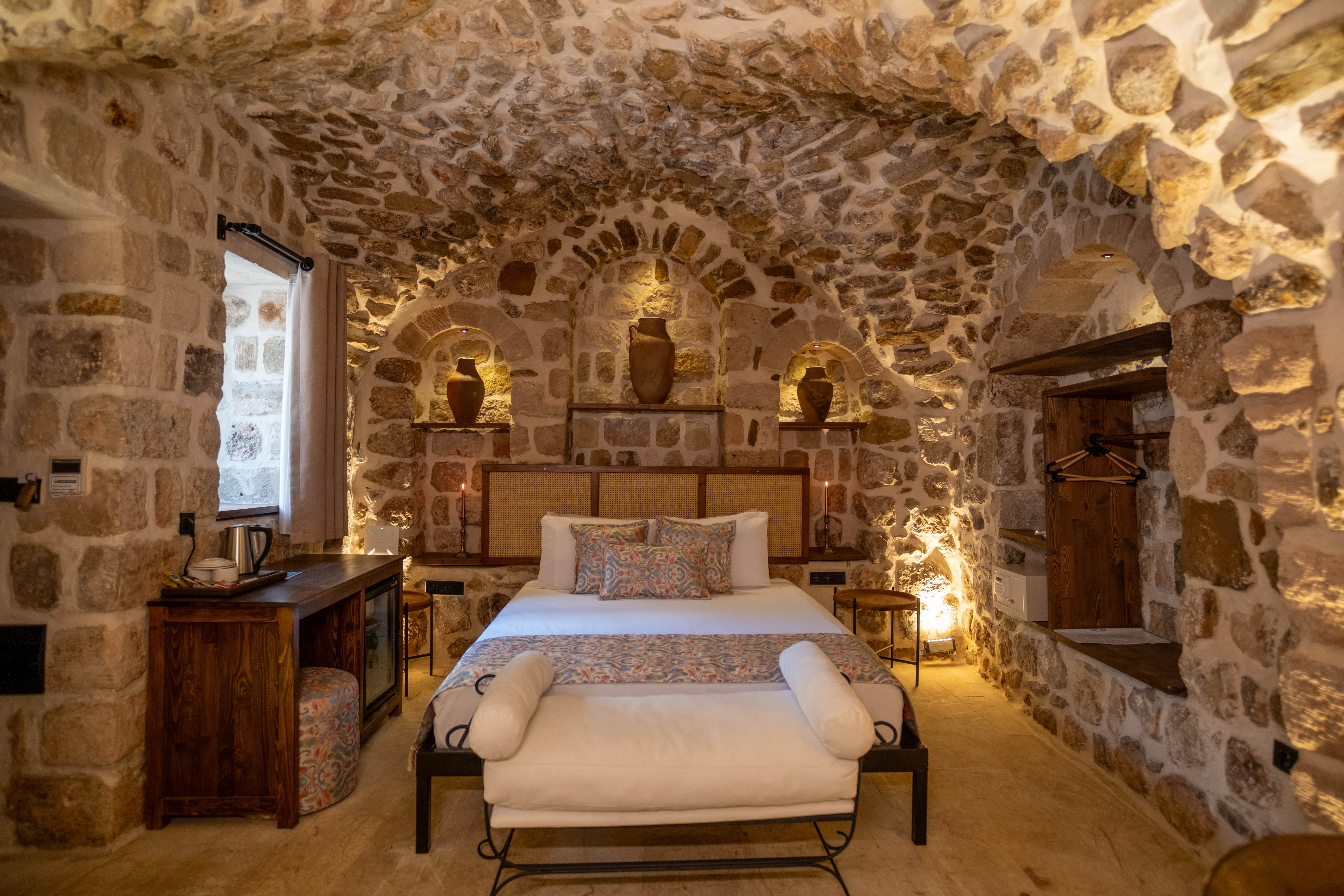 Taş Oda, Avlu Manzaralı