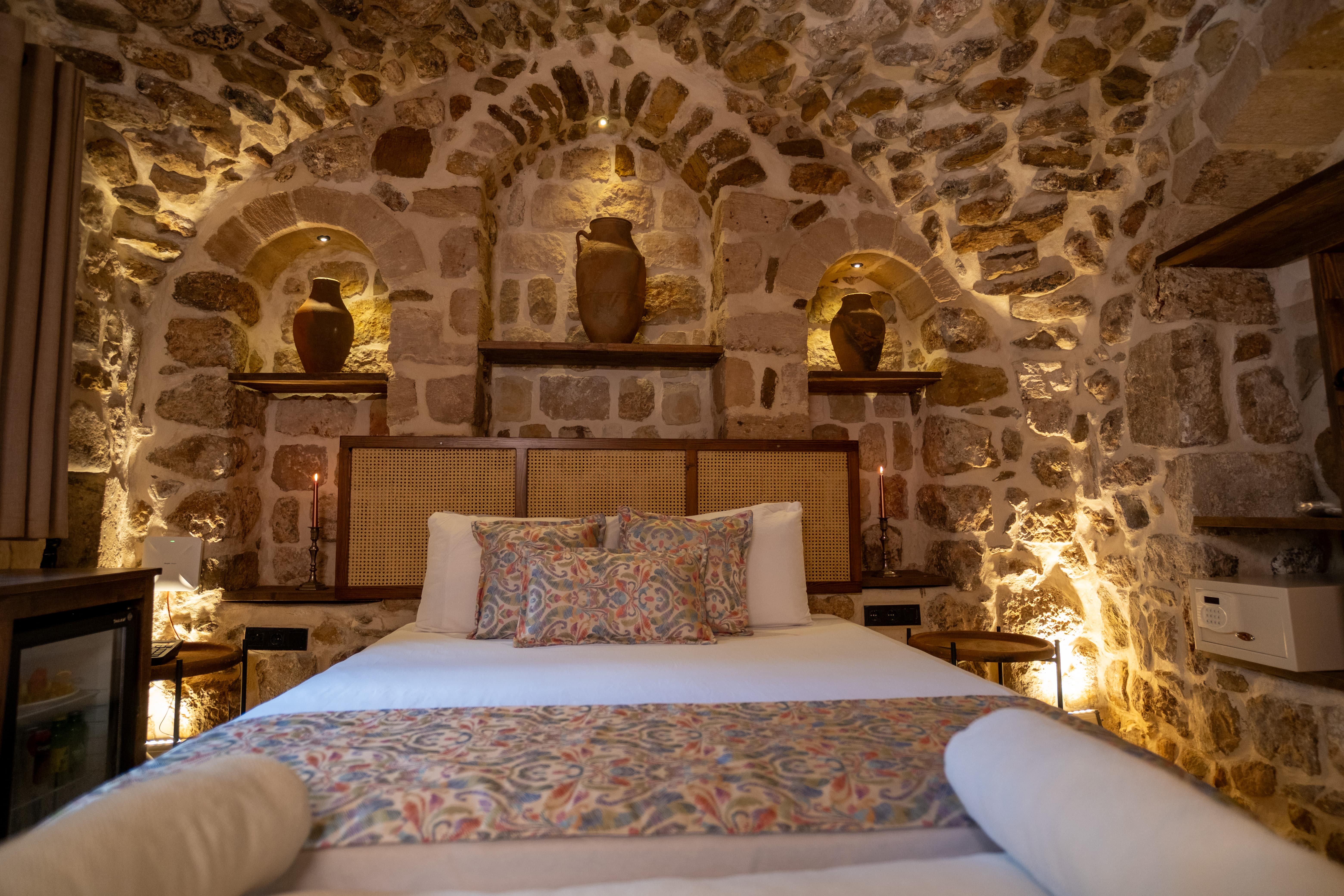 Taş Oda, Avlu Manzaralı