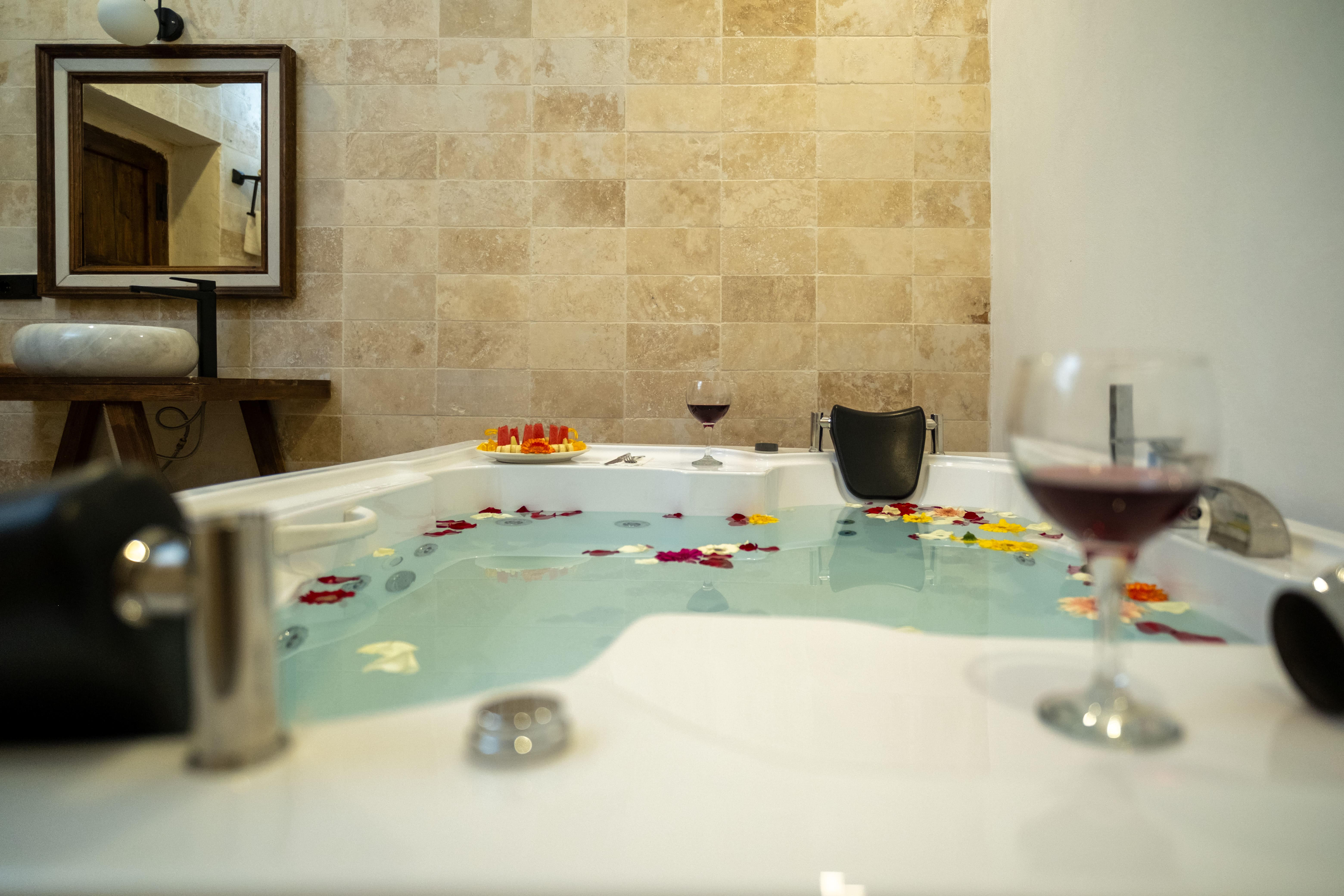 Deluxe Jakuzili Suite – Avlu Manzaralı, 2. Kat
