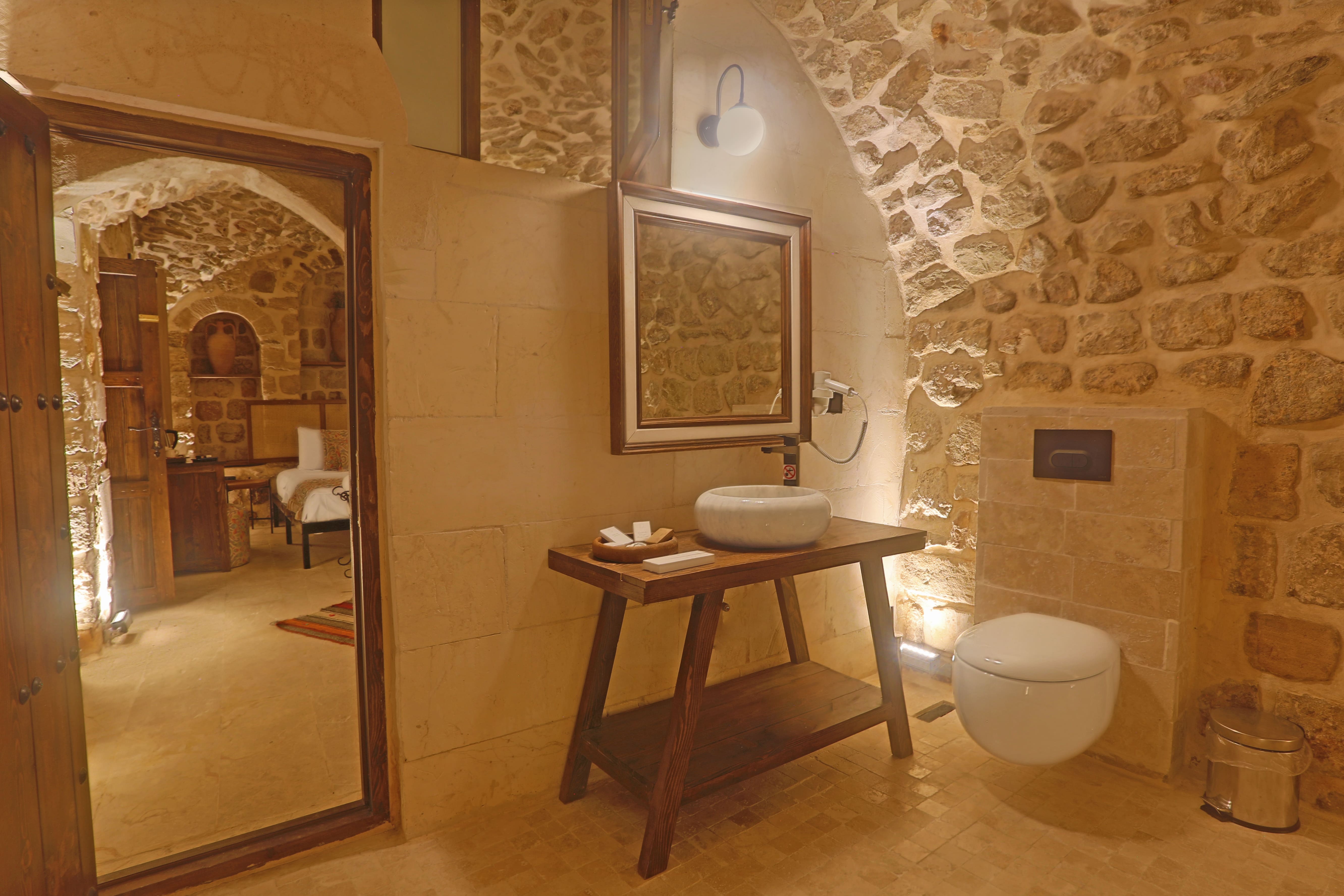 Taş Oda, Avlu Manzaralı