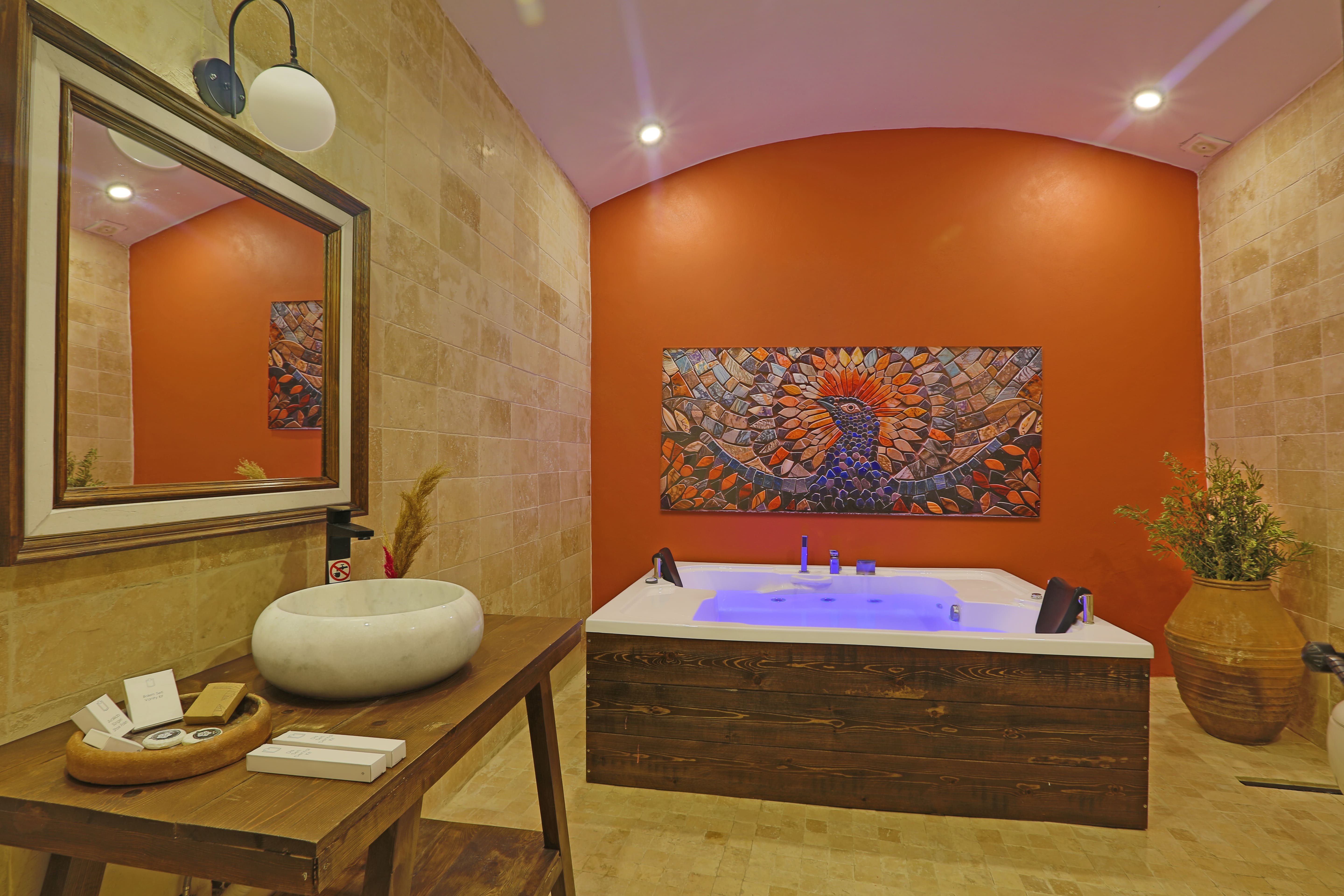Deluxe Jakuzili Suite – Avlu Manzaralı, 2. Kat